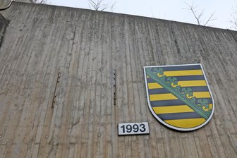 Unbekannte stehlen Wappenschild am Tunnel Mosel - Ein 100x100 Zentimeter großes Deutschland-Wappen wurde am südlichen Portal des Tunnels Mosel gestohlen.