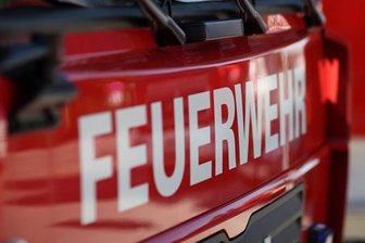 Unbekannte versuchen Feld anzuzünden - 