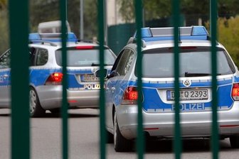 Unbekannte wollen Fahrkartenautomat mit Pyrotechnik öffnen - 30.000 Euro Schaden -