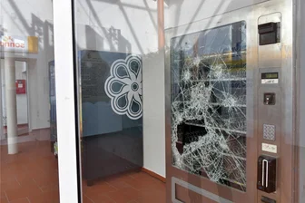 Unbekannte zerstören Hanf-Automaten in der Gerberpassage in Freiberg - Unbekannte raubten einen Automaten in der Gerberpassage aus und stahlen Hanfprodukte im Wert von 800 Euro.