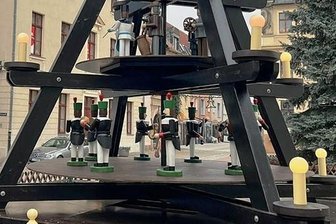 Unbekannte zerstören in Crimmitschau Pyramidenlichter - Donnerstagfrüh hatte der Bauhof die Schäden beseitigt.