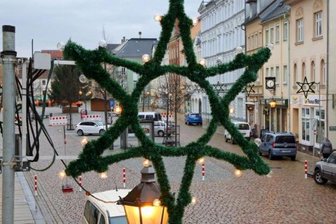 Unbekannte zerstören Werdauer Adventskranz - Stadt geht in Offensive - 