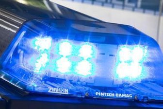 Unbekannte zünden Baustoffreste an - 10.000 Euro Schaden -