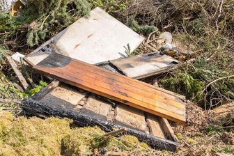 Unbekannte zünden Hexenfeuer in Raschau an - 