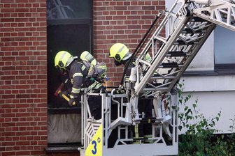 Unbekannte zünden Kabel in ehemaligem Chemnitzer Bahngebäude an - An der Glösaer Straße in Chemnitz war am Freitagmorgen die Feuerwehr im Einsatz.