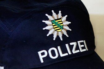 Unbekannte zünden Kleidung in Fahrstuhl an -