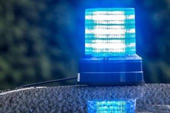 Unbekannter attackiert Jugendlichen vor Einkaufsmarkt - Zeugen gesucht -