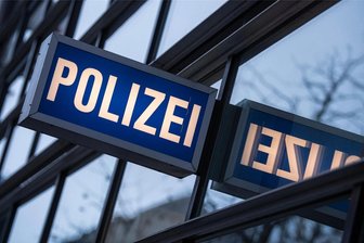 Unbekannter betrügt Seniorin in Reichenbach um 1800 Euro - Ein Mann hat eine Frau in Reichenbach um 1800 Euro betrogen.