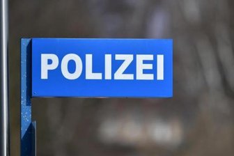 Unbekannter entblößt sich vor Schulhort - 