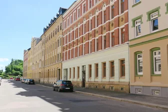 Unbekannter raubt 34-Jährigen aus und überfährt ihn mit Fahrrad - Ein 34-Jähriger ist am Freitagabend auf der Sonnenstraße im Chemnitzer Stadtteil Sonnenberg Opfer eines Raubüberfalls geworden.