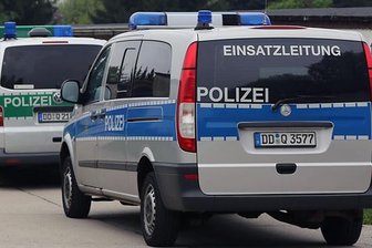 Unbekannter sticht auf 19-Jährigen ein -
