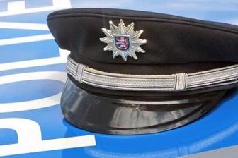 Unbekannter wirft Böller in Fischteich -
