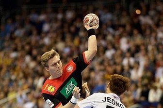 Unbekümmert und wurfgewaltig: Das "Küken" kommt aus Borna - Erster Angriff bei einem WM-Spiel, erster Wurf, erstes Tor: Rückraum-Ass Franz Semper erlebte beim 30:19-Sieg gegen das Vereinte Team Korea ein gelungenes WM-Debüt.