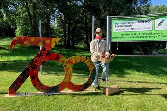 Und sie feiern dennoch: Warum die Gemeinde Heinsdorf trotz Millionen-Defizit Geld fürs 700-Jährige hat - In zwei Wochen ist es soweit. Heinsdorfergrund feiert das 700-Jährige von Ober- und Unterheinsdorf. Überall im Bratwurschtgrund laden kreativ gestaltete Arrangements zum Mitfeiern ein.