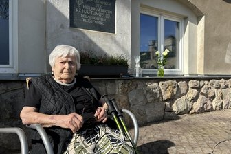 „Und über dem Ganzen ein großes Schweigen“: So ging in Oederan der Zweite Weltkrieg zu Ende - Die Shoah-Überlebende Lydia Tischler besuchte im April 2025 das ehemalige KZ-Außenlager in Oederan, in dem sie inhaftiert war.