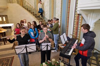 „Und was ist mit Weihnachten?“ – Musicalpremiere in der Marienkirche Gersdorf - Schüler der Evangelischen Oberschule Gersdorf proben derzeit fürs Weihnachtsmusical.