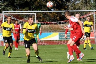 Und wieder ist in Kamenz Endstation - Plauens Stürmer Kamil Popowicz (Nummer 9) konnte die 0:3-Niederlage beim Pokalaus in Kamenz auch nicht abwenden. 