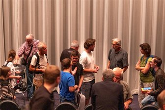 Undercover in der Neonaziszene: Dokumentarfilm zieht in Freiberg über 100 Kinobesucher an - Im Anschluss an den Film konnte noch mit Regisseur Peter Ohlendorf im Kinopolis diskutiert werden.