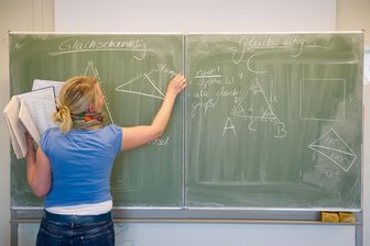 „Unerklärlich, dass Mathematik als Hauptfach entfällt“ - Eltern im Erzgebirge fordern Lösungen - In Stollberg an der Altstadtschule fehlen derzeit zwei von vier Mathematik-Lehrern.