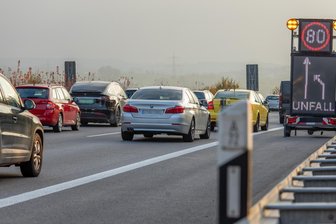Unfälle mit Kleintransporter und Wohnmobil auf der A 72 im Vogtland - Zwei Unfälle sorgten am Donnerstag auf der A 72 im Vogtland für Behinderungen.
