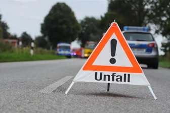 Unfall am Fichtelberg: Junge Bikerin schwer verletzt - Der Unfall ereignete sich auf der B 95 nahe Oberwiesenthal.