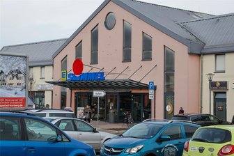 Unfall am Simmel-Parkplatz in Meerane: E-Bike-Fahrerin wird schwer verletzt - Am Simmel-Parkplatz in Meerane hat es am Dienstagnachmittag einen Unfall mit einer E-Bike-Fahrerin gegeben.