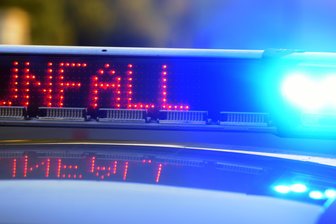 Unfall an Auffahrt zur Mitteltrasse in Zwickau: Bedienfehler führt zur Kollision - Nach dem Unfall auf der Mitteltrasse bei Zwickau gab es Verkehrsbehinderungen.