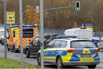 Unfall an Plauener Kreuzung: Kind von Pkw erfasst - Ein Kind ist am Montagmittag an der Kreuzung Chamisso/Dresdener Straße von einem Pkw angefahren worden.