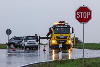 Unfall an Problem-Kreuzung bei Meerane: Straße zwei Stunden dicht - An der Kreuzung zwischen Meerane, Schönberg und Pfaffroda gab es am Montag erneut einen Unfall.