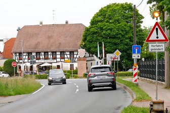 Unfall an „Schwanefeld-Kreuzung“ in Meerane: Polizei beziffert Schaden auf rund 10.000 Euro - An der Kreuzung von Schwanefelder Straße und Hohe Straße ist ein Unfall passiert.