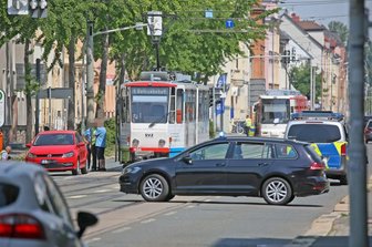 Unfall an Straßenbahnhaltestelle: 12-Jähriger muss ins Krankenhaus - 