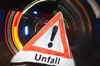 Unfall auf A 72 zwischen Reichenbach und Zwickau-West - Auf der A72 Richtung Leipzig ist es gegen 14.30 Uhr zwischen Reichenbach und Zwickau-West zu einem Verkehrsunfall gekommen. 