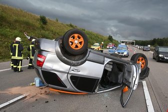 Unfall auf A4 - drei Verletzte - 