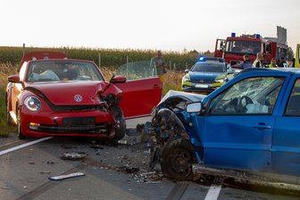 Unfall auf B 169 im Vogtland: Zwei Schwerverletzte - Ein schwerer Unfall passierte am Mittwochabend auf der B 169.