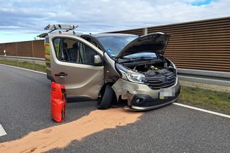 Unfall auf B 173 bei Niederwiesa: Zwei Fahrzeuge kollidieren - unter den drei Verletzten ist auch ein Kind - Zwei Autos sind am Samstagvormittag bei Niederwiesa zusammengestoßen.
