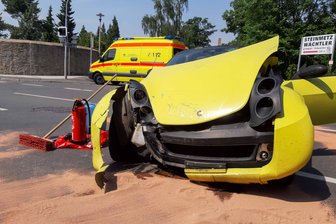 Unfall auf B 173: Hubschrauber fliegt 28-Jährigen ins Krankenhaus -