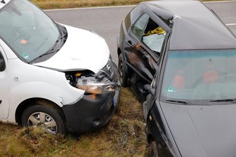 Unfall auf B 180: Eine Person verletzt -