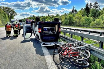 Unfall auf der A 4 bei Berbersdorf fordert zwei Verletzte - VW-Bus landet auf dem Dach - Ein Unfall auf der A 4 zwischen Berbersdorf und Siebenlehn hat am Mittwochnachmittag zwei Verletzte gefordert. 