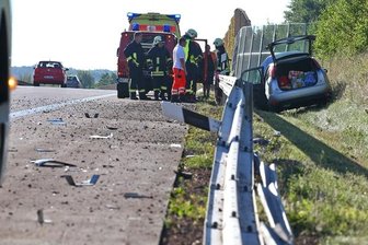 Unfall auf der A4 - 80 Meter Leitplanke beschädigt -