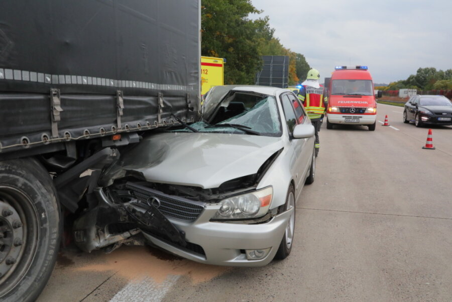 Unfall auf der A4 bei Frankenberg: Zwei Menschen verletzt - 