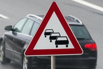 Unfall auf der A72 nahe der Raststätte Neukirchener Wald - 