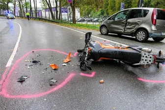 Unfall auf der B 169 am Erzgebirgsstadion in Aue: Motorradfahrer verletzt - Die Unfallstelle auf der Bundesstraße 169 an der hinteren Ausfahrt des Erzgebirgsstadions n Aue.