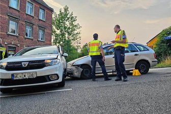 Unfall auf der B 173 in Lichtentanne: Kreuzung war zwei Stunden gesperrt - Nach dem Unfall ist die Kreuzung rund zwei Stunden gesperrt geblieben.