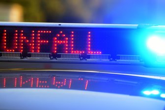 Unfall auf der B 175 zwischen Glauchau und Zwickau: Fast zwei Stunden Verkehrsbehinderungen - Bei einem Unfall am Montag auf der B 175 in Dennheritz hat es einen leicht Verletzten gegeben.