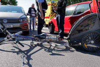 Unfall auf der Zschopauer Straße in Chemnitz: Radfahrerin (36) von Auto angefahren - Die Radfahrerin wurde ersten Informationen zufolge schwer verletzt.
