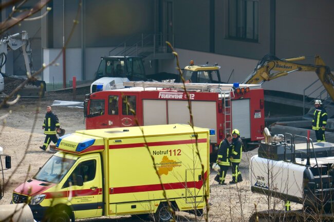 Unfall auf Gelände von Porsche Werkzeugbau: Bauarbeiter stürzt in Schacht - 