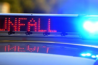 Unfall auf Stadtring in Glauchau: VW-Fahrer verliert an Bushaltestelle die Kontrolle über seinen Wagen - Auf dem Stadtring in Glauchau gab es am Mittwoch einen Unfall.