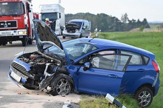 Unfall bei Elsdorf - Zwei Verletzte - Zwei Personen sind am Freitag bei einem Autounfall nahe Elsdorf verletzt worden.