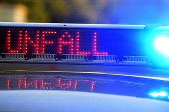 Unfall bei Oelsnitz: Vollsperrung und zwei Verletzte - Nach einem Unfall ist die B 92 zwischen Ortsausgang Oelsnitz und Dreihöfer Schmiede dicht gewesen.