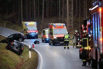 Unfall bei Wildbach fordert drei Verletzte - Einem Pkw Seat wurde bei dem Unfall ein Rad abgerissen.